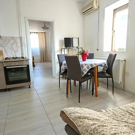Apartment Madona *